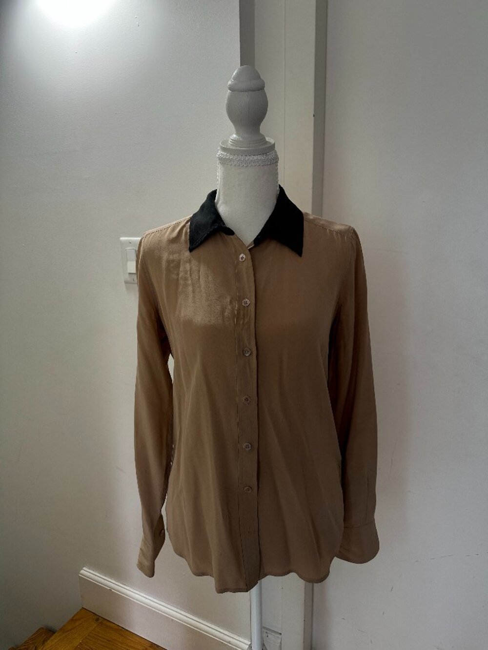 Equipment Femme Camel Silk Blouse